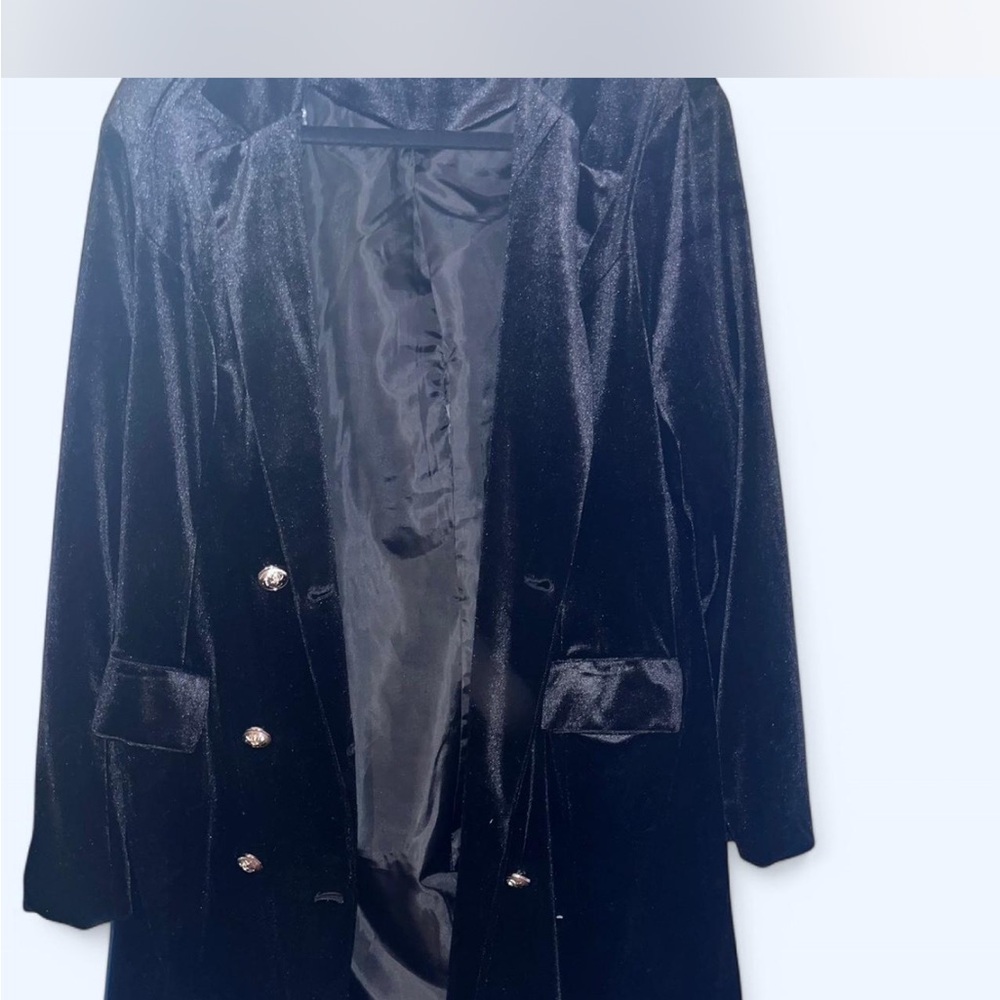 Elegant Black Velvet Women's Coat